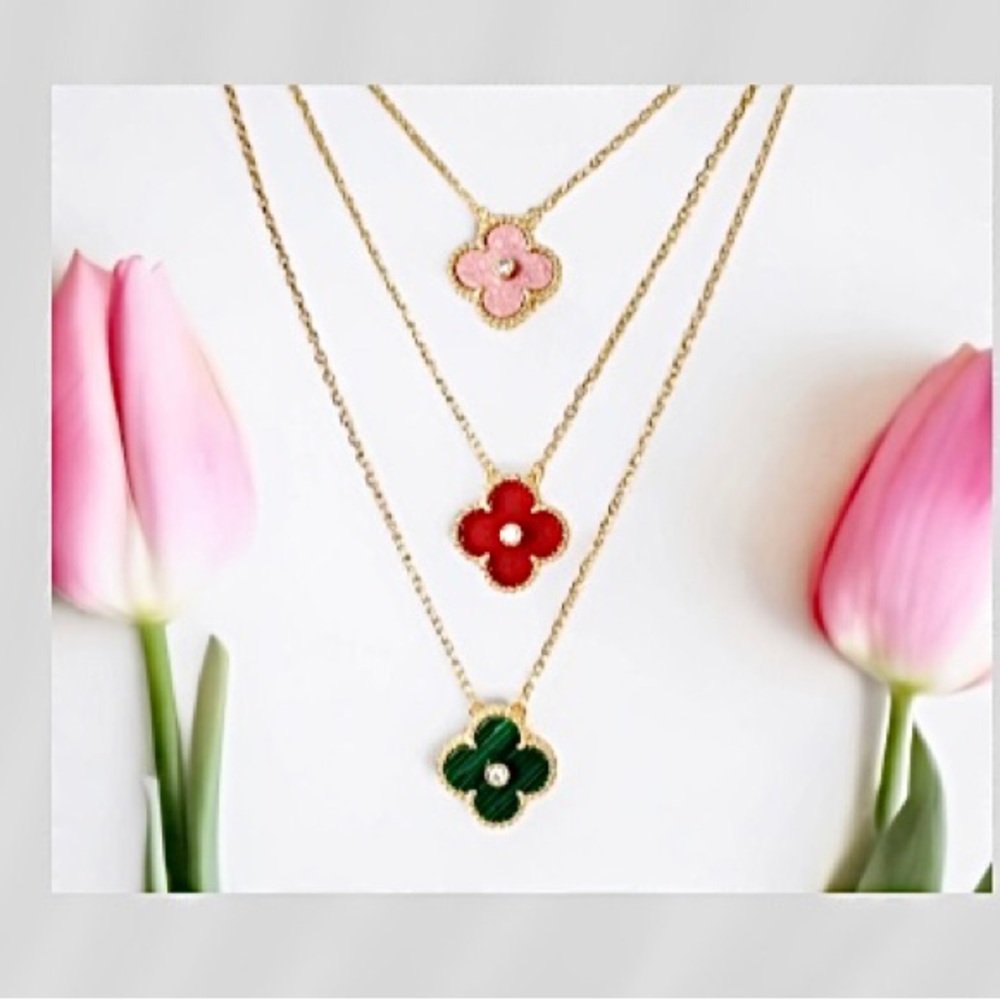 Clover pendant necklace